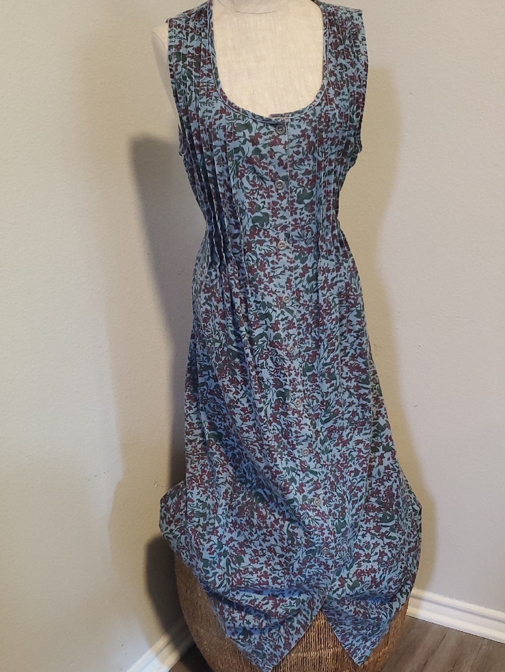 Capacity Sleeveless Blue Floral Midi Dress with Scoop Neck, Size M